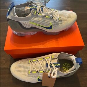 NWT 2021 Nike VaporMax Flyknit White with Blue and Green Accents